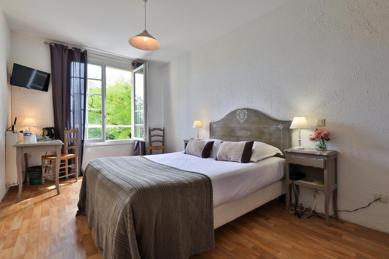 Logis Hotel Castel Mouisson Barbentane Exterior photo