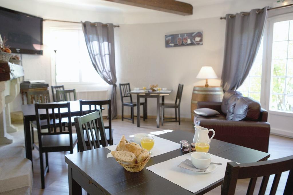 Logis Hotel Castel Mouisson Barbentane Exterior photo